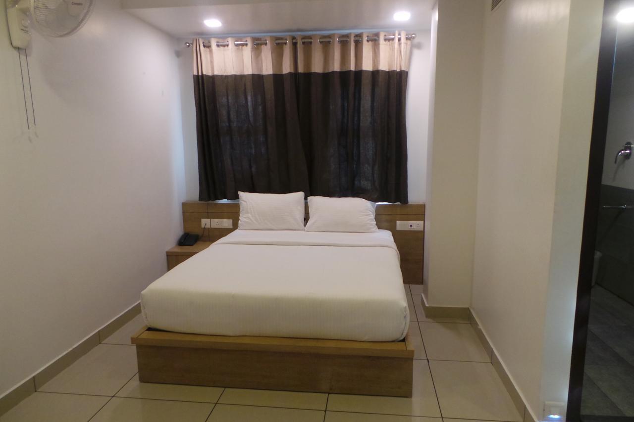 Saas Residency Hotel โคชิโคด ภายนอก รูปภาพ