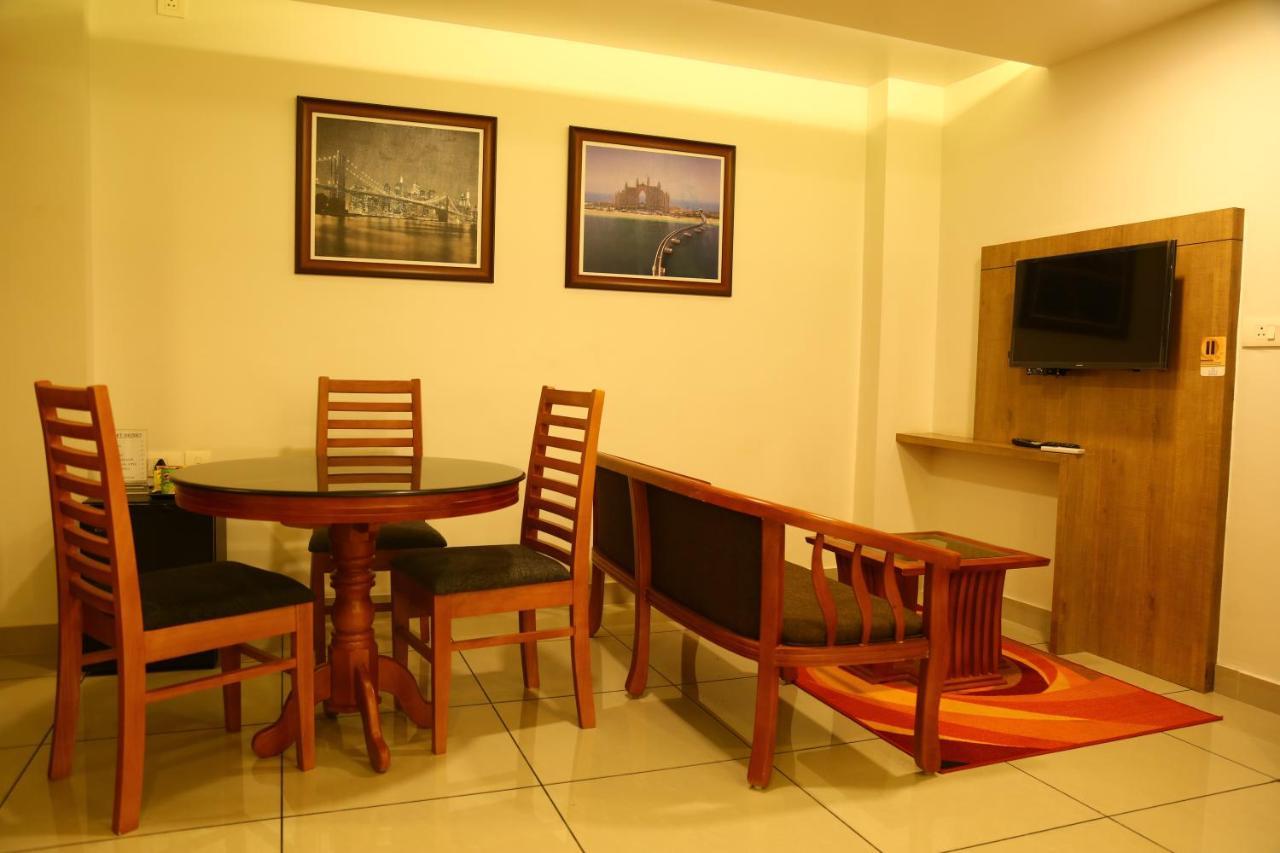 Saas Residency Hotel โคชิโคด ภายนอก รูปภาพ