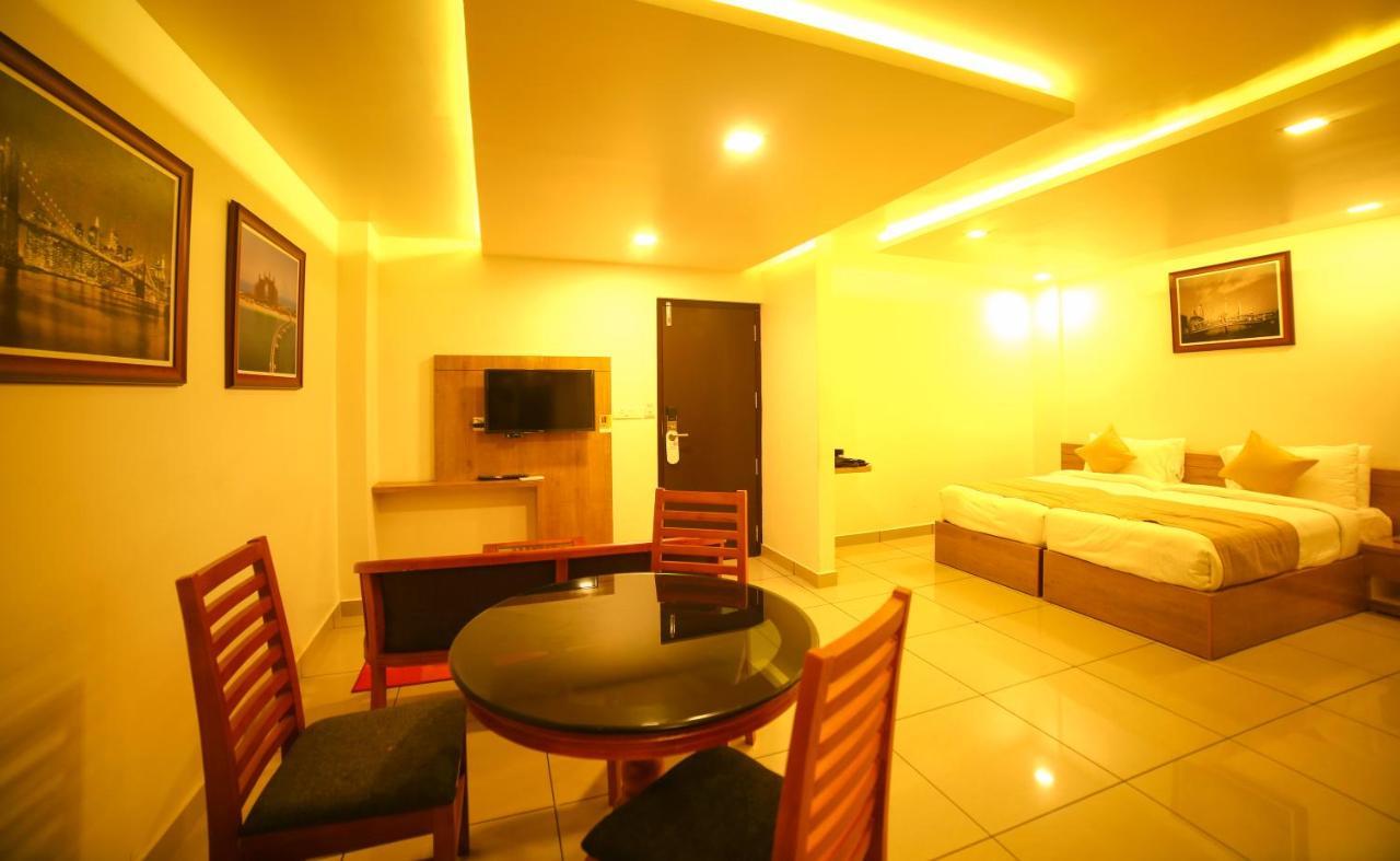 Saas Residency Hotel โคชิโคด ภายนอก รูปภาพ